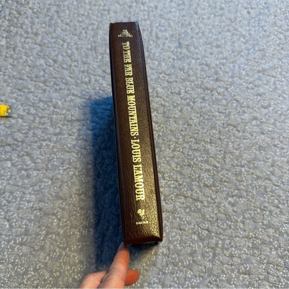 Louis L’Amour Book Leatherette Brown Gold Letters To The Far Blue Mountians - Picture 5 of 7